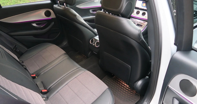 Mercedes-Benz Klasa E cena 107900 przebieg: 139000, rok produkcji 2018 z Poddębice małe 704
